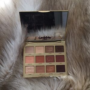 Eye shadow palette